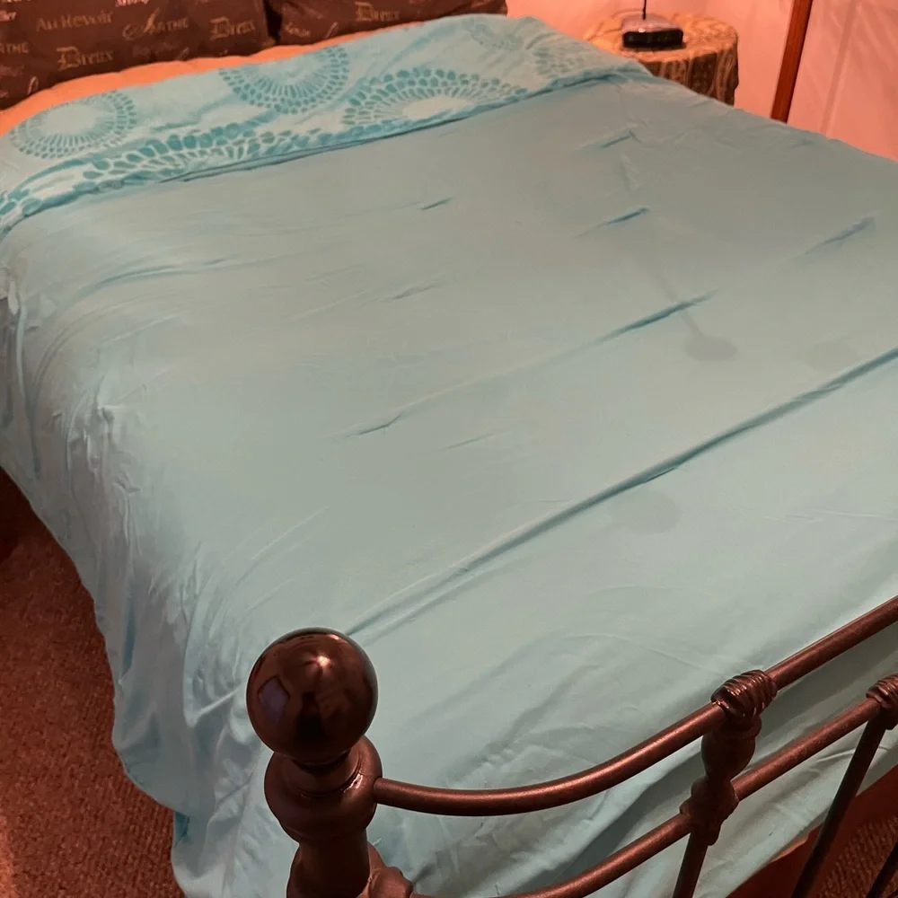 Full/Queen Comforter New Condition